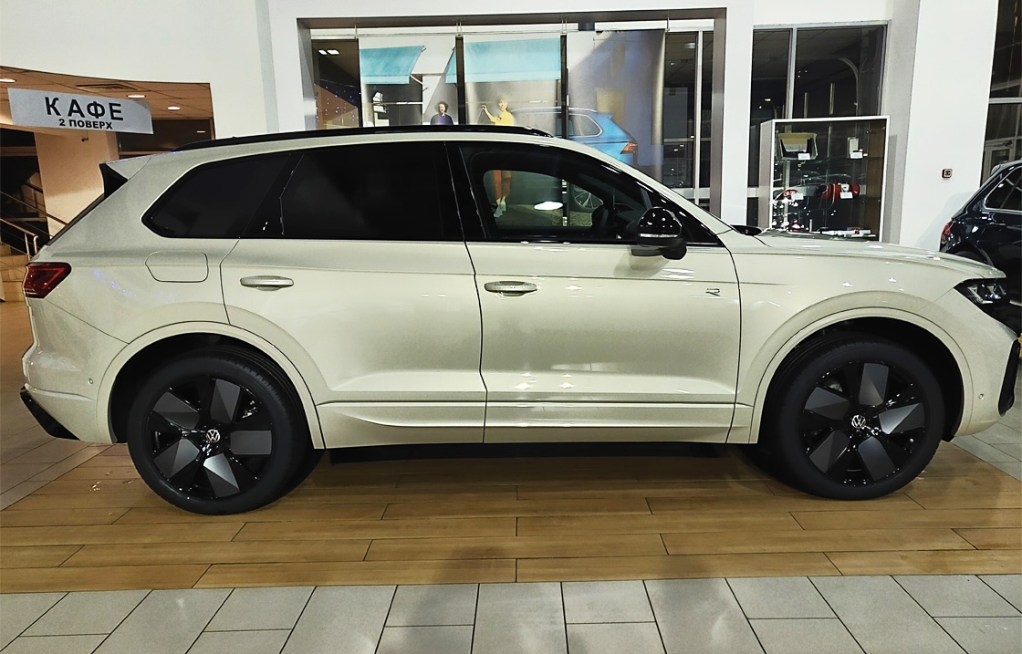 Новий Touareg R-Line Platinum+