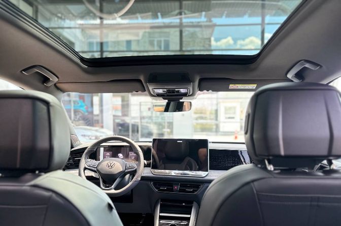 Volkswagen%20Tiguan%20R-Line+%202.0%20TSI%204Motion