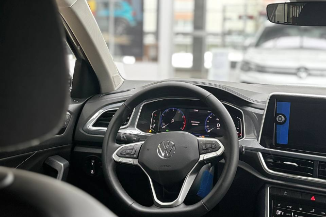 Volkswagen%20T-Roc%20Sport+%201.4%20TSI