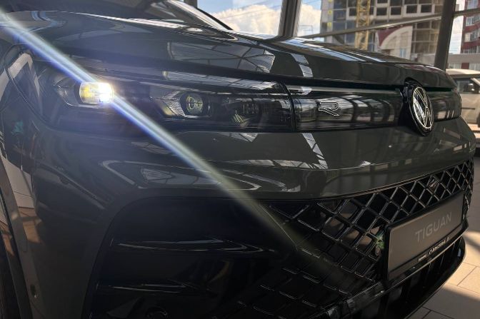 Volkswagen%20Tiguan%20R-Line+%202.0%20TSI%204Motion