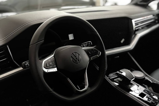 Volkswagen%20Touareg%20R-Line%20Platinum