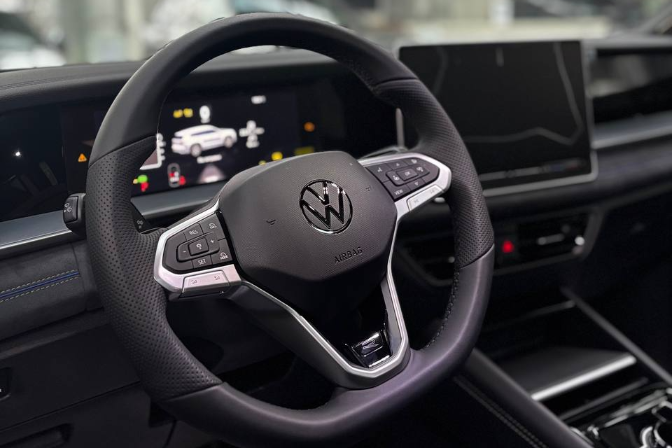 Volkswagen%20Tayron%20R-Line%20Platinum