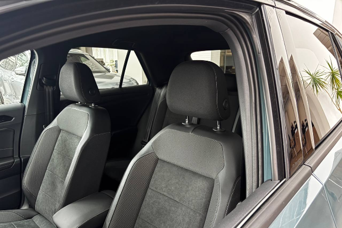 Volkswagen%20T-Roc%20Sport+